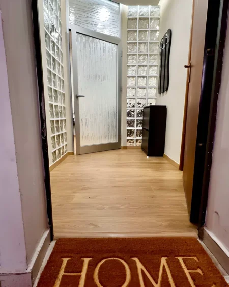 Tirane, jepet me qera apartament 1+1+Ballkon Kati 2, 69 m² 550 € (Bryli (Përballë Pasticeri Tito))