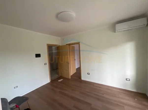 Durres, jepet me qera ambjent biznesi , 72 m² 500 € (Prane Tatimeve, Durres)