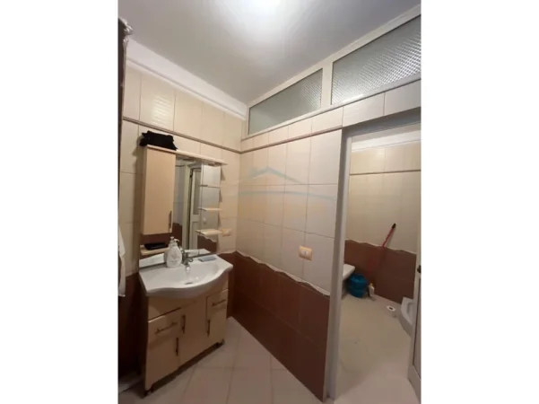 Durres, jepet me qera ambjent biznesi , 72 m² 500 € (Prane Tatimeve, Durres)