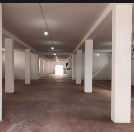 Tirane, jepet me qera magazine Kati 0, 680 m² 2.400 € (VORE)