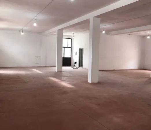 Tirane, jepet me qera magazine Kati 0, 680 m² 2.400 € (VORE)