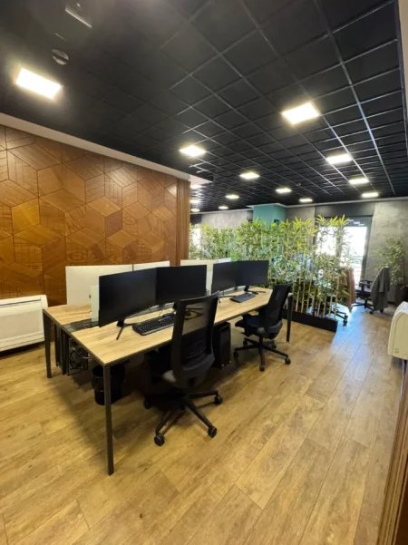 Tirane, jepet me qera zyre Kati 8, 200 m² 4.000 € (RRUGA IBRAHIM RRUGOVA)