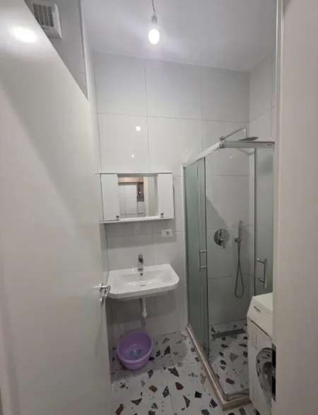 Tirane, jepet me qera apartament 1+1+Ballkon Kati 8, 52 m² 370 € (Rruga Pasho Hysa)