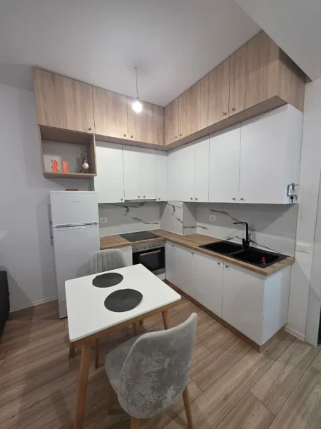 Tirane, jepet me qera apartament 1+1+Ballkon Kati 8, 52 m² 370 € (Rruga Pasho Hysa)
