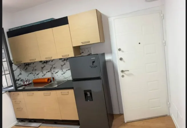 Tirane, jepet me qera zyre Kati 1, 50 m² 650 € (RRUGA E DURRESIT)