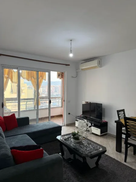 Tirane, jepet me qera apartament 1+1 Kati 6, 60 m² 380 € (Rruga Tom Plezha)