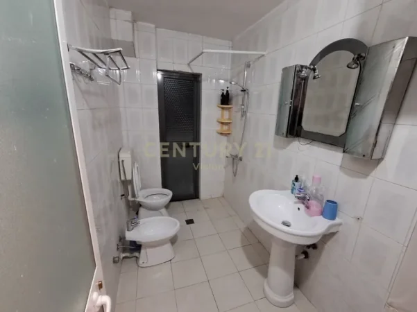 Tirane, jepet me qera apartament 1+1 Kati 3, 64 m² 90.000 € (zdrale)