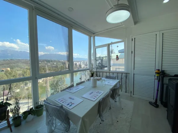 Tirane, shes apartament 3+1 Kati 5, 203 m² 650.000 € (liqeni i thate)