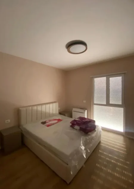 Tirane, jepet me qera apartament 2+1+Ballkon Kati 8, 93 m² 510 € 