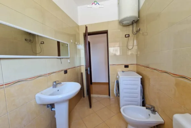 Tirane, jepet me qera Vile 1+1+Aneks+Ballkon Kati 4, 70 m² 470 € (21 dhjetori)