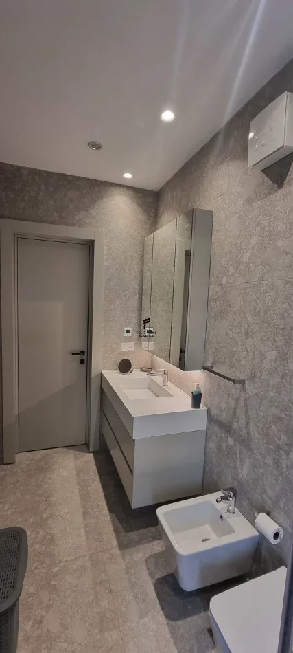 Tirane, jepet me qera apartament 1+1 Kati 2, 55 m² 900 € (KODRA E DIELLIT)