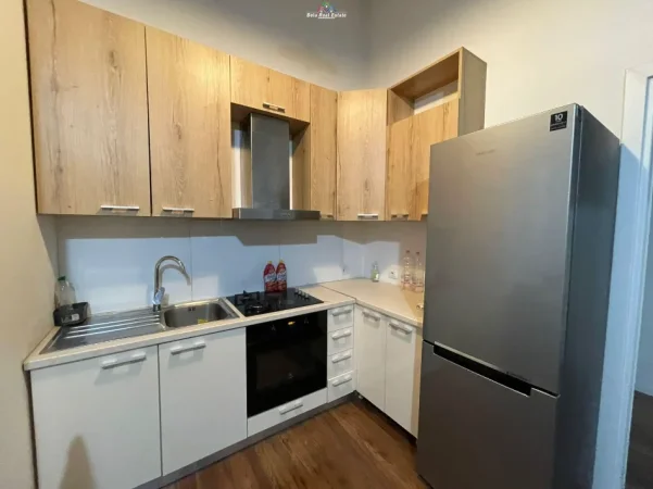 Tirane, jepet me qera apartament 2+1 Kati 8, 105 m² 900 € (zogu i zi)
