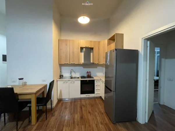 Tirane, jepet me qera apartament 2+1 Kati 8, 105 m² 900 € (zogu i zi)