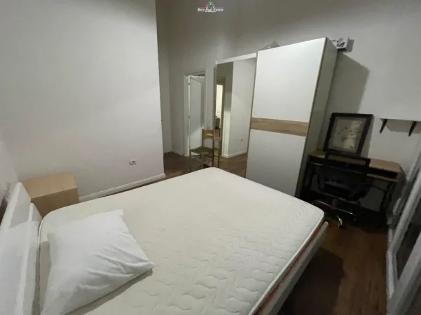 Tirane, jepet me qera apartament 2+1 Kati 8, 105 m² 900 € (zogu i zi)
