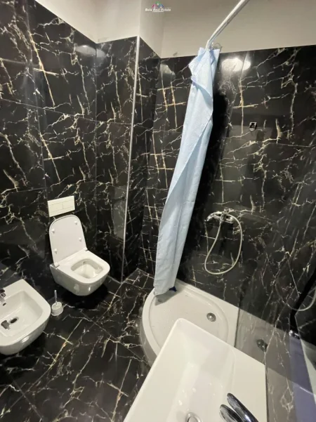 Tirane, jepet me qera apartament 2+1 Kati 8, 105 m² 900 € (zogu i zi)