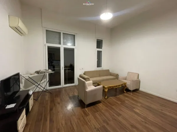 Tirane, jepet me qera apartament 2+1 Kati 8, 105 m² 900 € (zogu i zi)