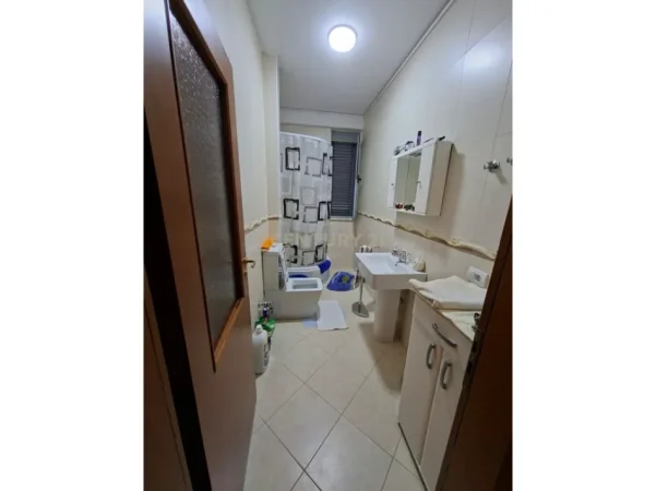 Shkoder, shitet apartament 2+1+Ballkon Kati 3, 90 m² 150.000 € (lagje rus)