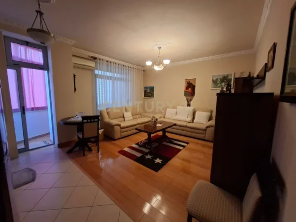 Shkoder, shitet apartament 2+1+Ballkon Kati 3, 90 m² 150.000 € (lagje rus)