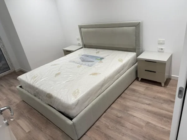 Tirane, jepet me qera apartament 1+1 Kati 2, 81 m² 730 € (Rruga 5 Maj)