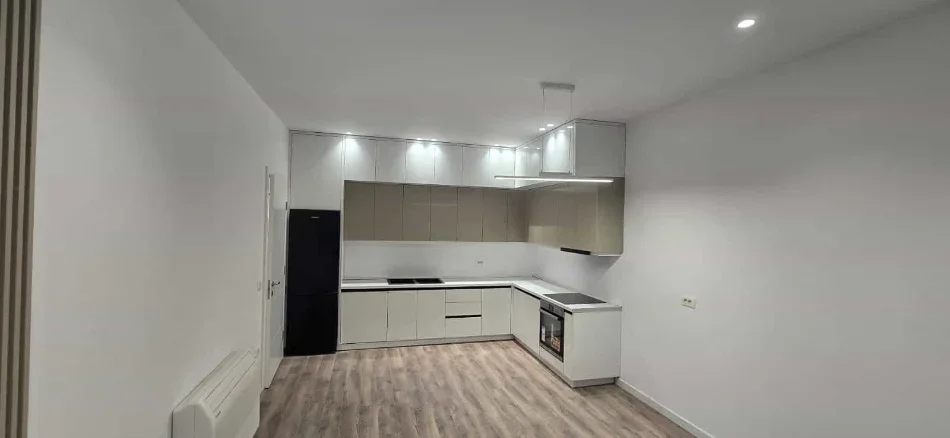 Tirane, jepet me qera apartament 1+1 Kati 2, 81 m² 730 € (Rruga 5 Maj)