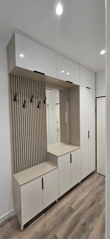 Tirane, jepet me qera apartament 1+1 Kati 2, 81 m² 730 € (Rruga 5 Maj)