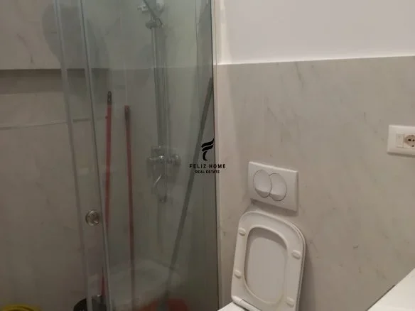 Tirane, jepet me qera dyqan Kati 0, 30 m² 450 € (SELITE)