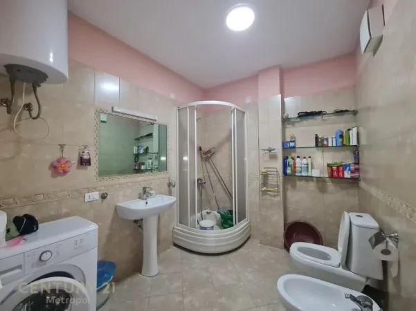 Tirane, shitet apartament 2+1 Kati 6, 116 m² 265.000 € (Komuna e Parisit)