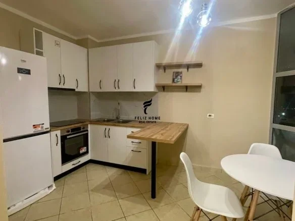 Tirane, jepet me qera apartament 1+1+Ballkon Kati 5, 77 m² 400 € (YZBERISHT)