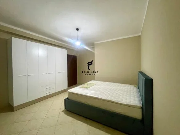 Tirane, jepet me qera apartament 1+1+Ballkon Kati 5, 77 m² 400 € (YZBERISHT)