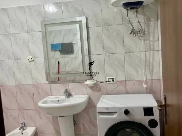 Tirane, jepet me qera apartament 1+1+Ballkon Kati 5, 77 m² 400 € (YZBERISHT)