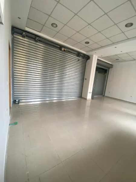 Tirane, jepet me qera ambjent biznesi Kati 2, 66 m² 600 € (Rruga e Dibres)