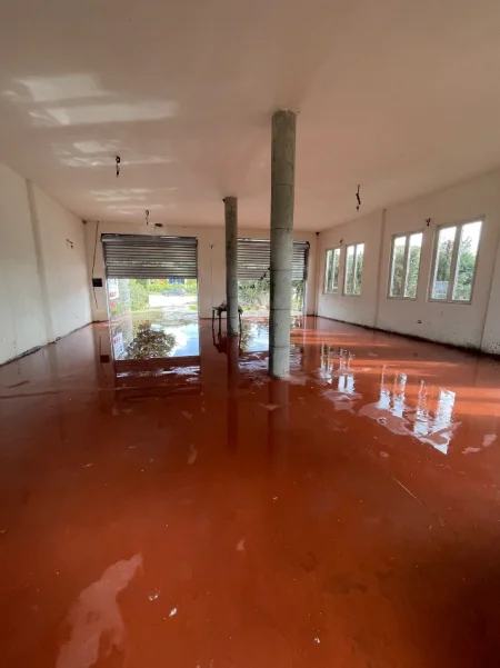 Tirane, jepet me qera magazine Kati 1, 120 m² 600 € (Peze-Helmes,Tirane)