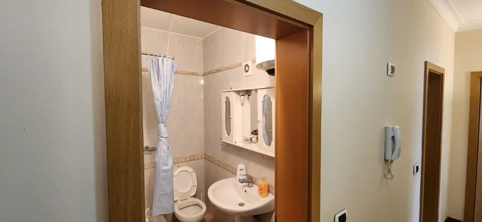 Tirane, jepet me qera apartament 2+1+Ballkon Kati 6, 104 m² 850 € (Blloku)