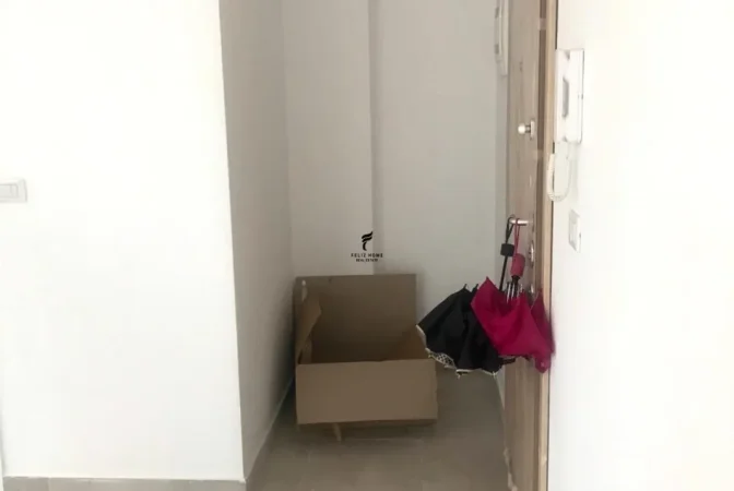 Tirane, jepet me qera zyre Kati 2, 52 m² 700 € (KOMUNA E PARISIT)