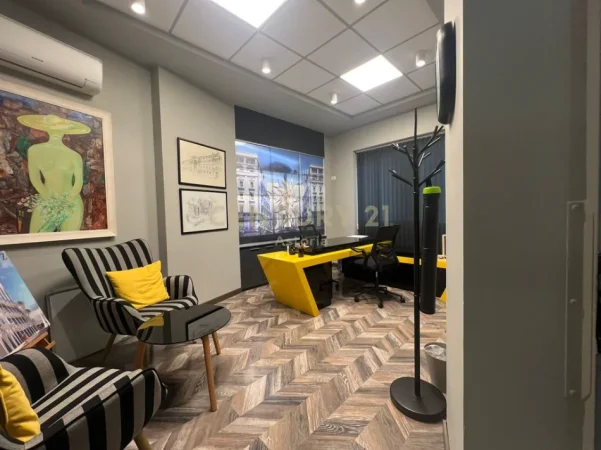 Tirane, shitet zyre Kati 1, 23 m² 90.000 € (Drejtoria e Policise)