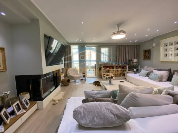 Tirane, shitet apartament 3+1+3+Ballkon Kati 5, 203 m² 650.000 € (Liqeni i Thate)
