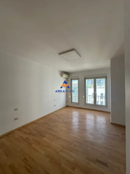 Tirane, jepet me qera apartament 3+1+Ballkon Kati 8, 125 m² 650 € 