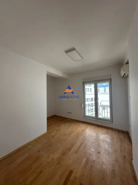 Tirane, jepet me qera apartament 3+1+Ballkon Kati 8, 125 m² 650 € 