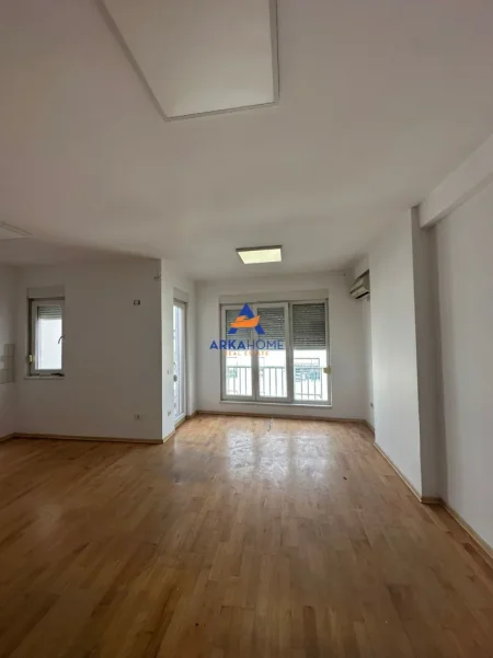 Tirane, jepet me qera apartament 3+1+Ballkon Kati 8, 125 m² 650 € 
