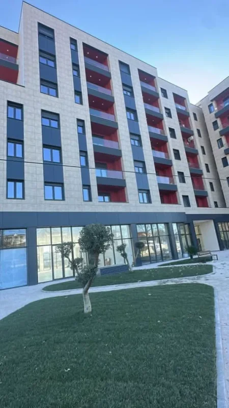 Shqiperi, jepet me qera apartament 2+1+Ballkon Kati 3, 100 m² 700 € (paskuqan)