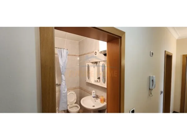 Tirane, jepet me qera apartament 2+1 Kati 6, 104 m² 850 € (Blloku)