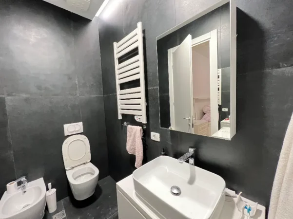 Tirane, jepet me qera apartament 2+1+Aneks+Ballkon Kati 4, 121 m² (Rruga Kavajes)