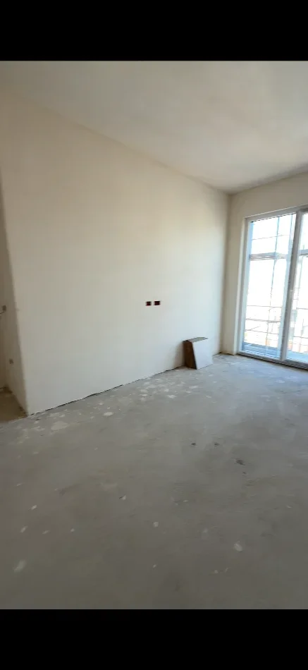 Tirane, shes apartament 2+1+Ballkon Kati 9, 182.000 € (Fusha e Aviacionit)