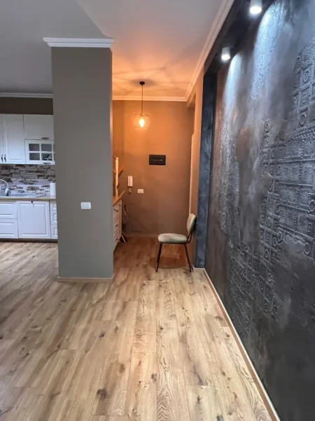 Tirane, jepet me qera apartament 2+1+Ballkon Kati 3, 108 m² 850 € (Apartament 2+1+2+Parking Per Qera Kopshti Botanik Plotesisht I Mobiluar)