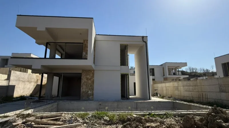 Tirane, shitet Vile 3 Katshe Kati 0, 297 m² 750.000 € (Farke)