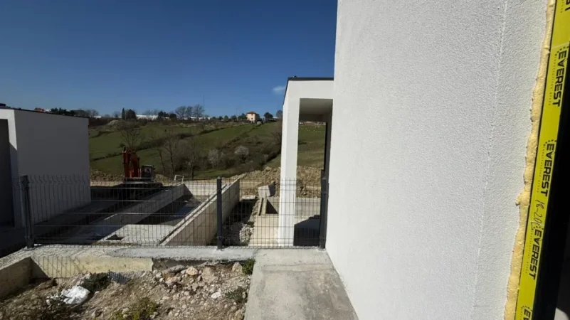 Tirane, shitet Vile 4+1+Aneks+Ballkon Kati 3, 297 m² 750.000 € (LISI ARTE)