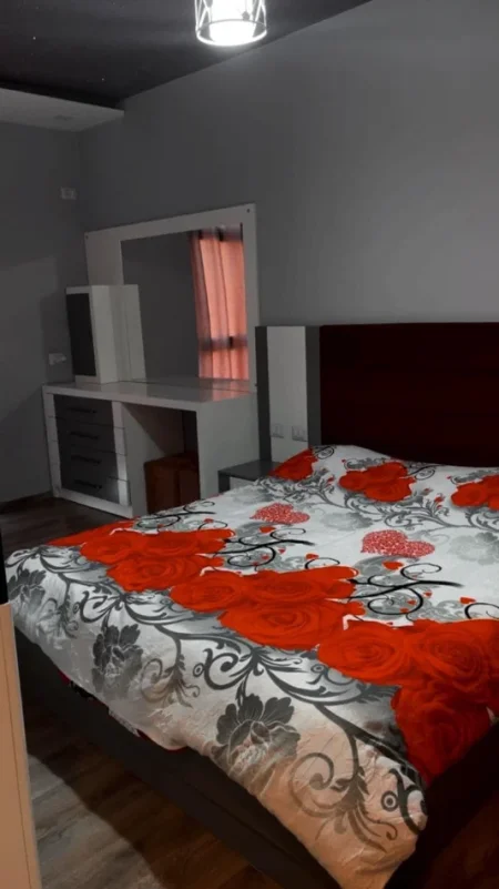 Tirane, jepet me qera apartament 2+1 Kati 6, 100 m² 520 € (Rruga Joklin Persi)