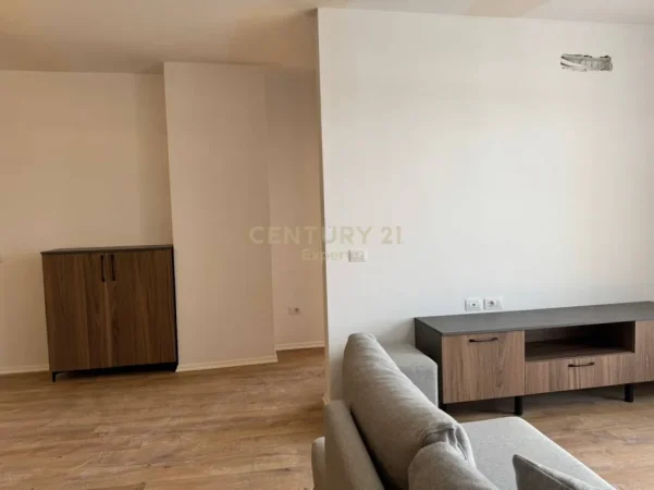 Tirane, jepet me qera apartament 1+1+Ballkon Kati 7, 85 m² 700 € (jordan misja)