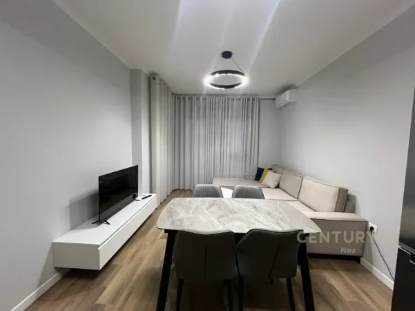 Tirane, jepet me qera apartament 2+1+Ballkon Kati 6, 97 m² 700 € (oxhaku)