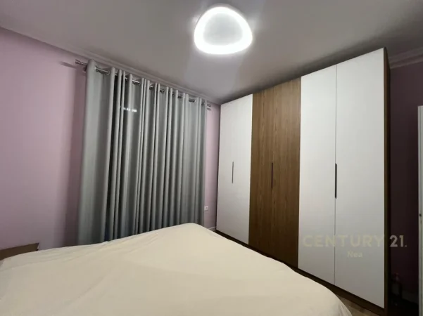 Tirane, jepet me qera apartament 2+1+Ballkon Kati 6, 97 m² 700 € (oxhaku)
